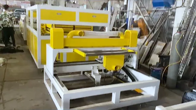 1000mm Door Panel Extrusion Machine Video